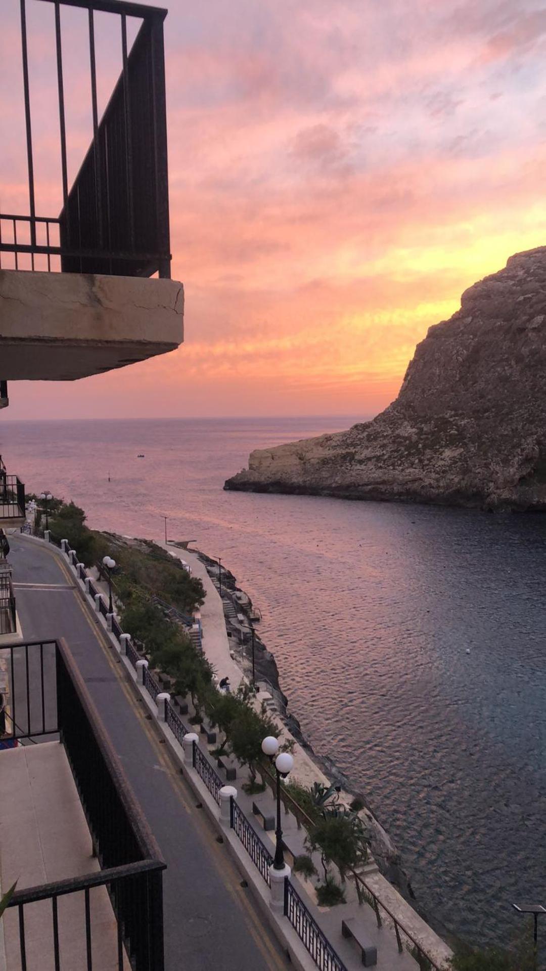 Seafront Apartment With Amazing Sunset View 슬렌디 외부 사진