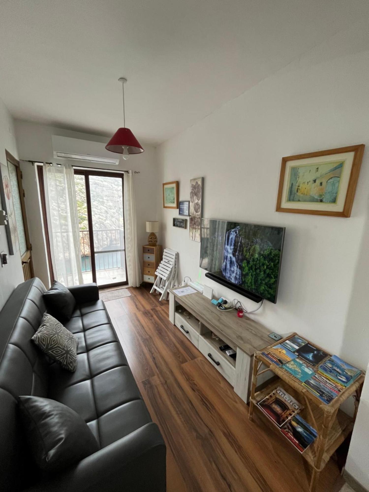 Seafront Apartment With Amazing Sunset View 슬렌디 외부 사진